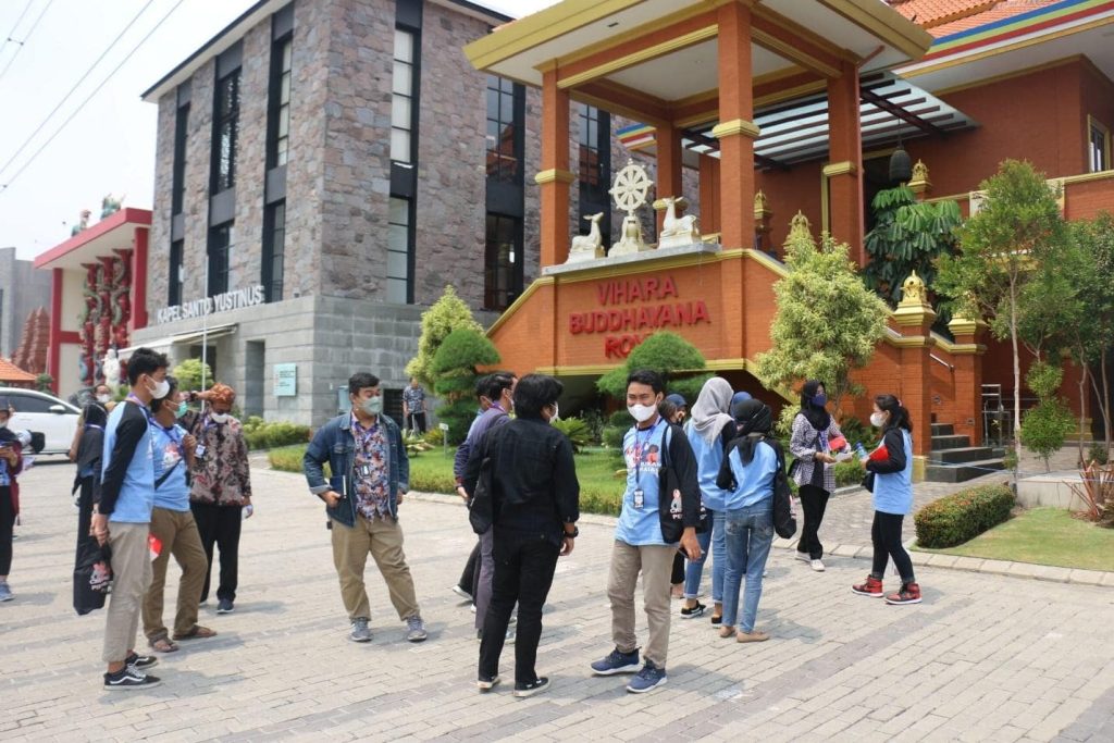 17Indonesian Youth Build Bridges Across Religions