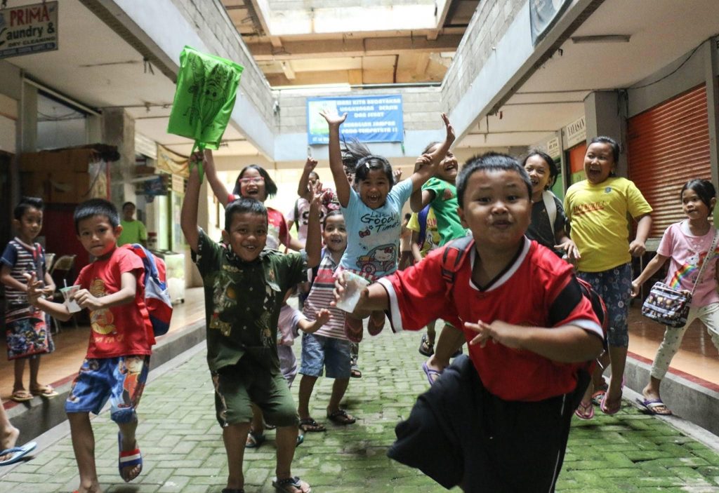 36Life Park Volunteers Teach English in Indonesian Community